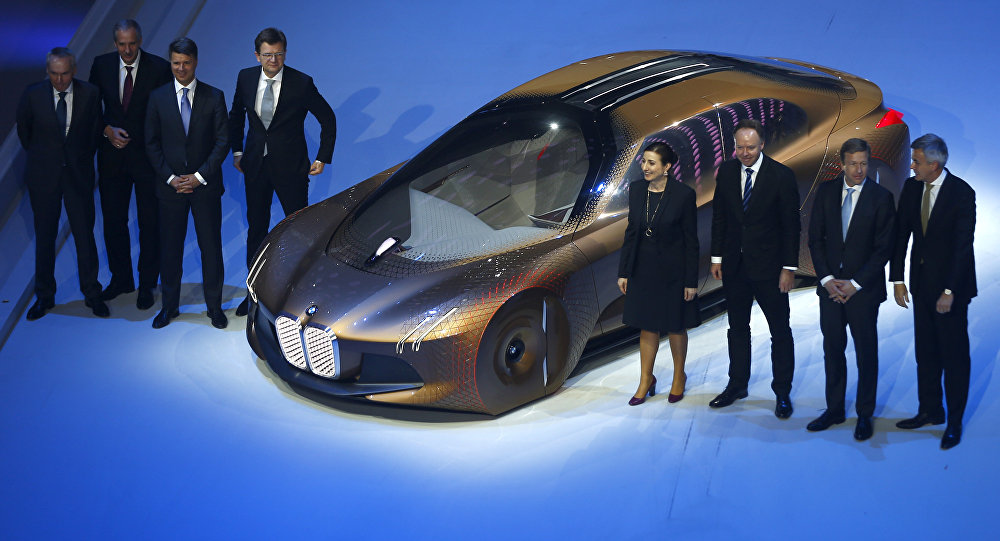 BMW創立100周年　新しいコンセプトカーを発表！