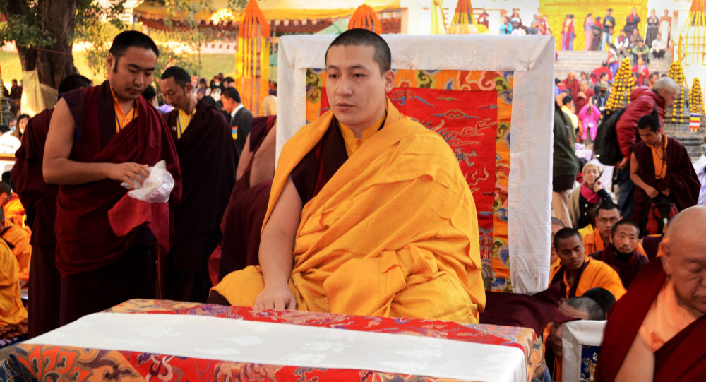 仏教の最高指導者、結婚のため僧職を放棄