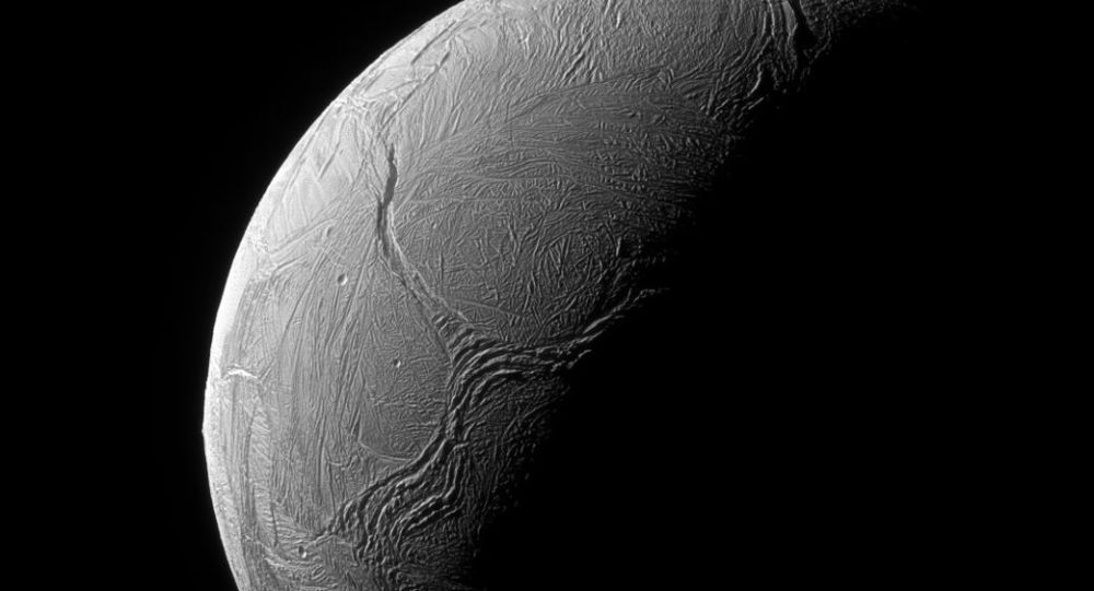 土星の衛星に地球外生命の痕跡発見